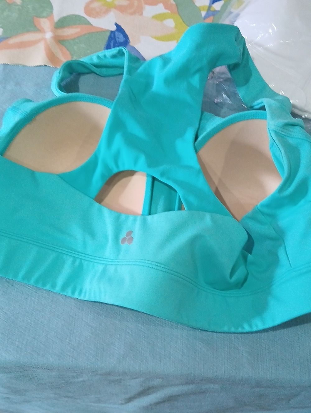 2 tek gear Zip-Front Workout Sports Bras. One Green And One White. - Picture 6 of 7